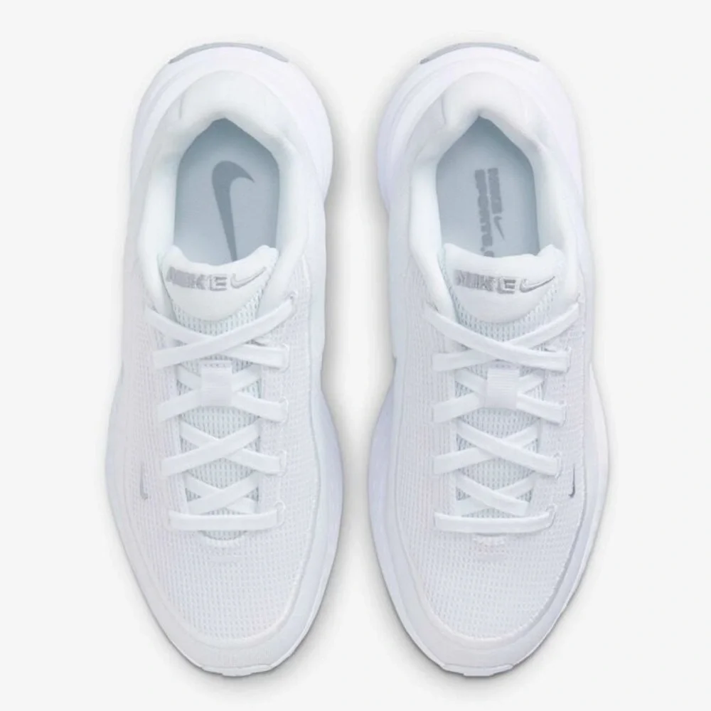 NEW Nike Unisex Uplift SC Size 4Y